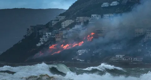 Fire destroys several Cape Town houses, wild SA weather brings damage and road closures