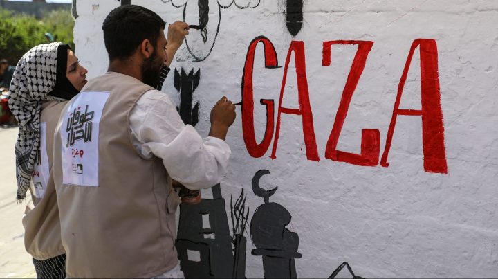 Israeli officials optimistic on Gaza ceasefire talks; Palestinians return to a devastated Khan Younis