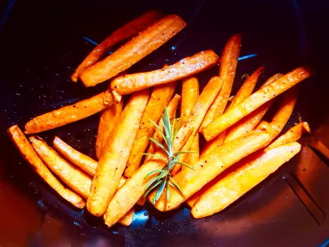 AirFryday hash: Tony Jackman’s caramelised glazed carrots roasted in the air fryer. 3 May 2024. (Photo: Tony Jackman)