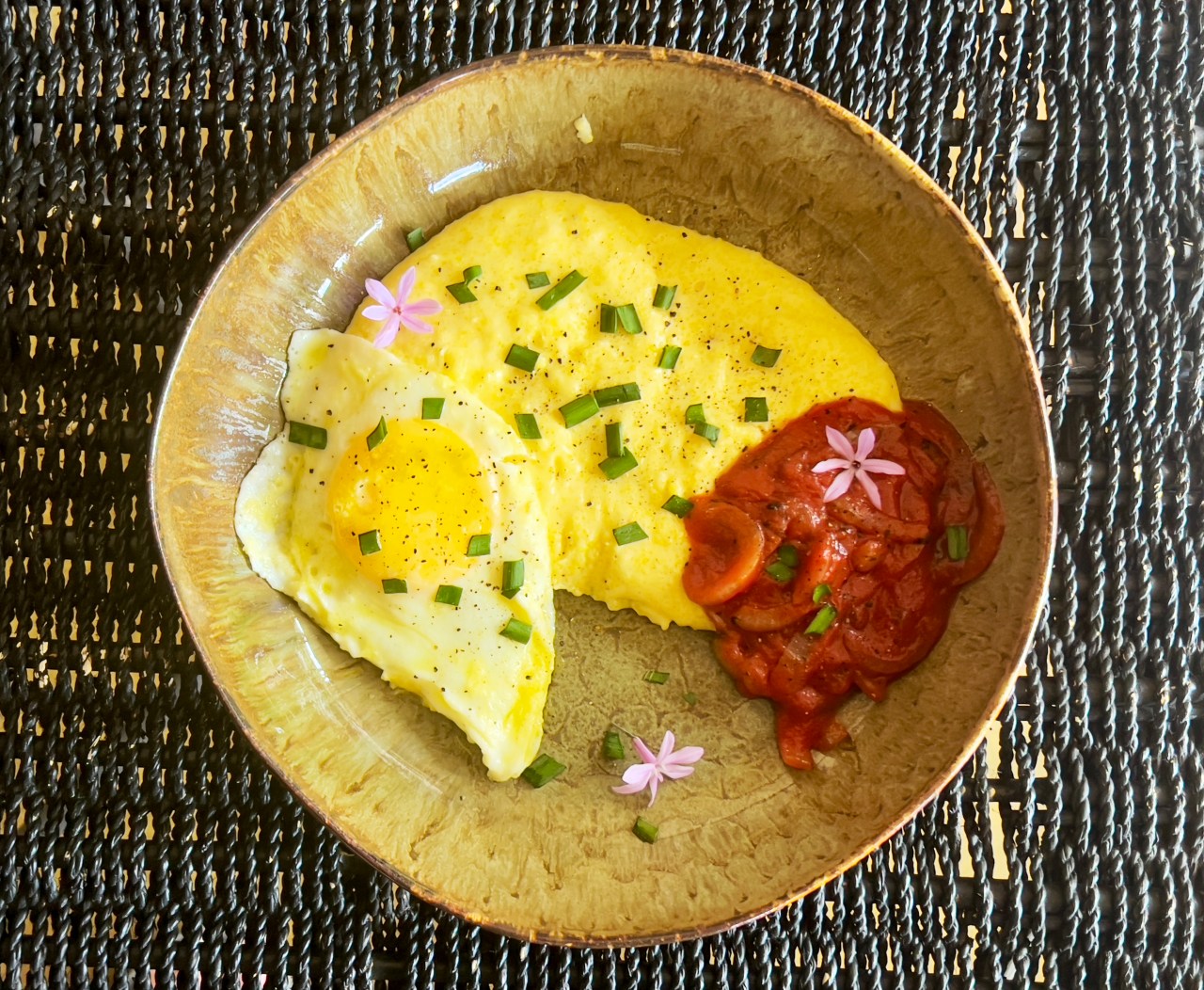 WHAT’S COOKING: Lekker Brekker Monday: Cheesy polenta with a fried egg andamp; onion-tomato relish