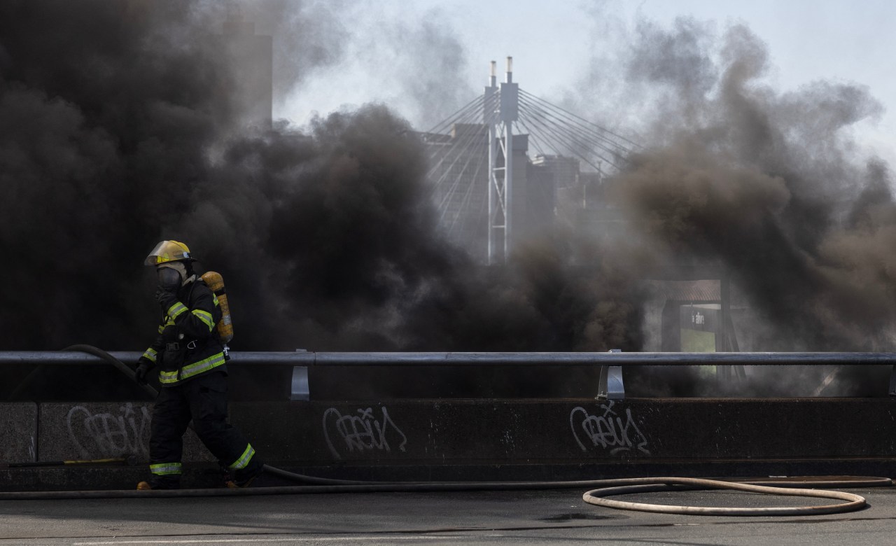 ‘HIGHWAY ROBBERY’: Parts of Johannesburg CBD in the dark after fire in inner-city tunnels