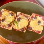 Lekker Brekker Monday: Salami & black olive pizza toast