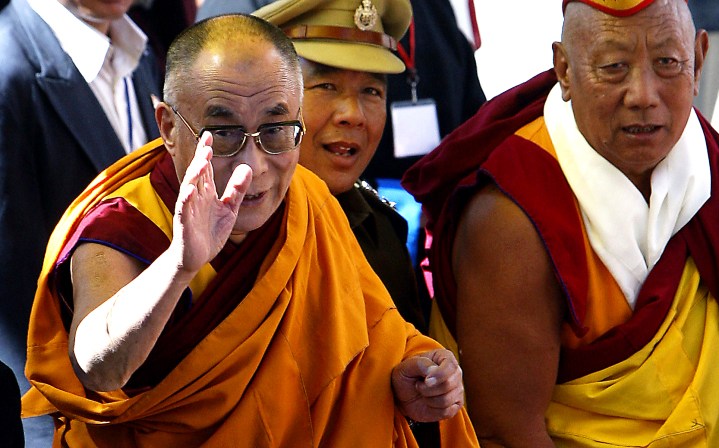 Dalai Lama visits monastery in disputed region
