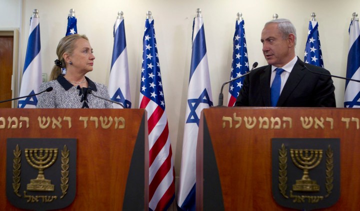 Clinton meets Netanyahu, seeking Gaza truce