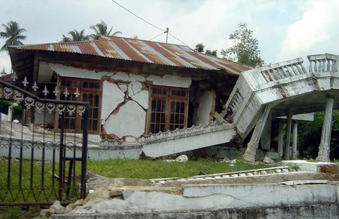 Indonesian quake also wreaks damage