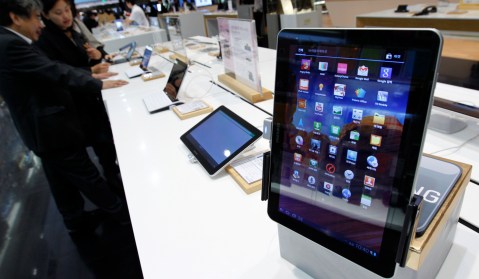 Judge halts sales of Samsung Galaxy Tab in United States