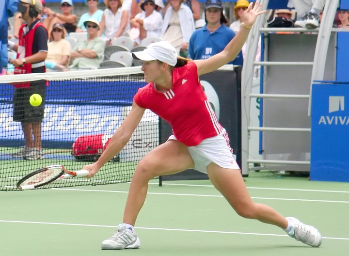 Justine Hennin returns to tennis
