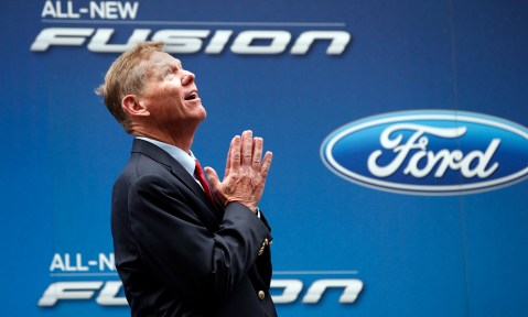 Ford sets succession plan, Mulally staying through 2014