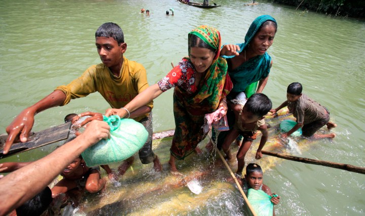 100 dead; 250,000 stranded in Bangladesh floods