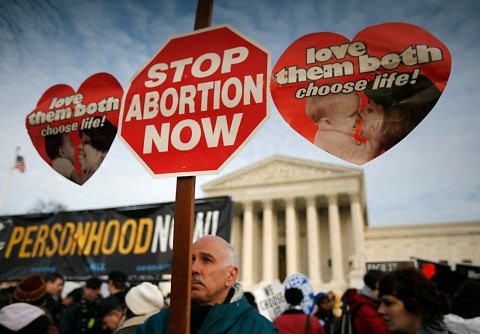 U.S. judge temporarily blocks enforcement of Kentucky’s new abortion law