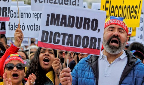The Venezuela crisis: US and Russia square off as Maduro must throw the dice