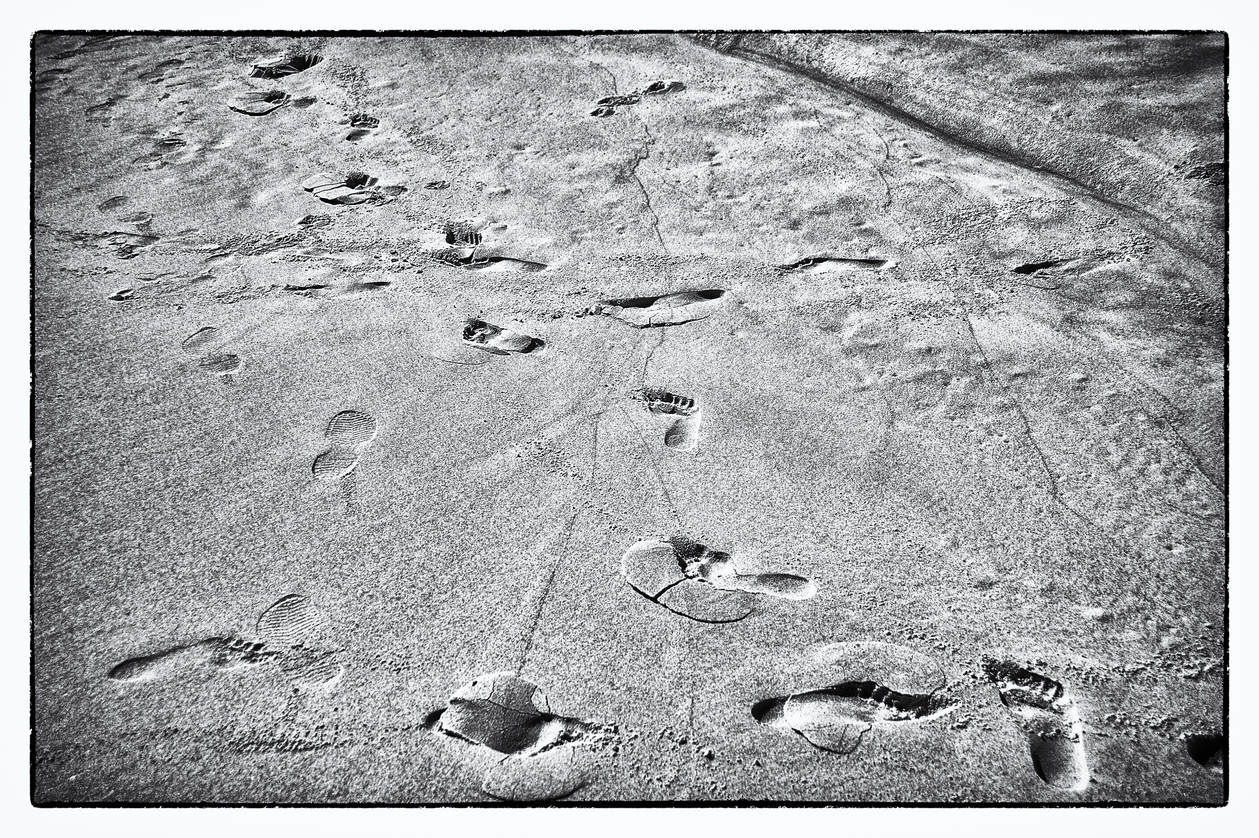 https://www.dailymaverick.co.za/wp-content/uploads/Footprints-on-Clifton-4th-Beach.jpg