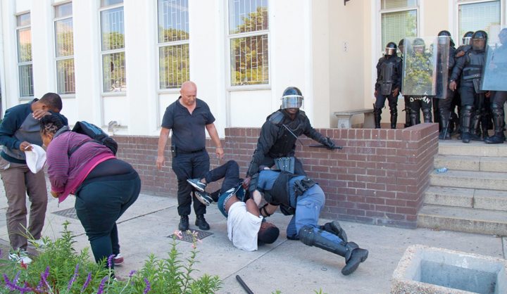 GroundUp: Protesters and police clash at Stellenbosch University