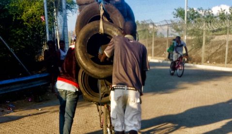 GroundUp: Smuggling tyres across the Zimbabwean border