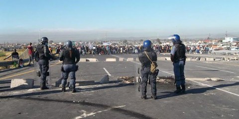 Angry land occupiers block N2