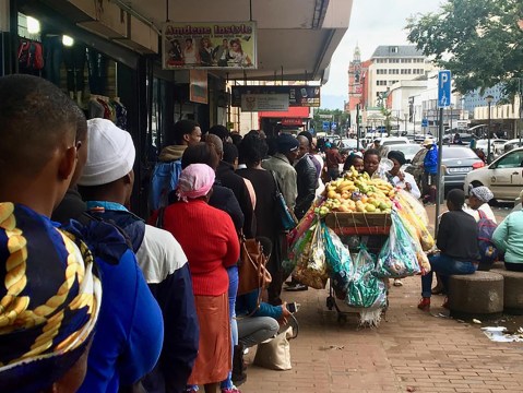 ‘Agents’ charge R300 to jump Home Affairs queues