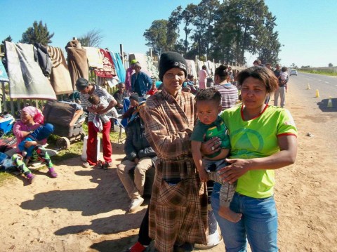 Hundreds stranded by roadside after massive farm eviction in Kraaifontein