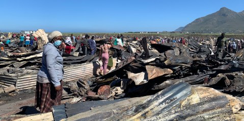 Masiphumelele: Lindiwe Sisulu promises 2,800 homes for fire victims