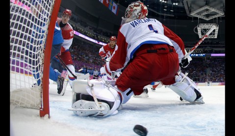 Winter Olympics 2014: Hockey heartache for hosts, Ukraine violence shocks Games