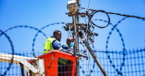 Alex protesters prevent officials from cutting off illegal electricity connections
