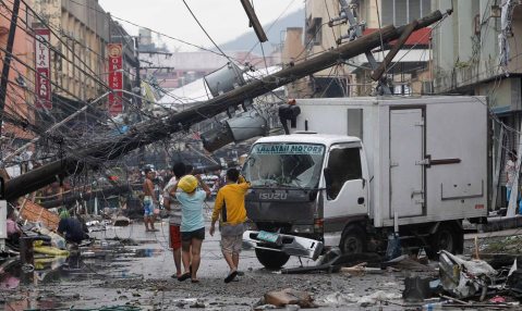 Philippines storm leaves estimated 10,000 dead, destruction hampers rescue efforts