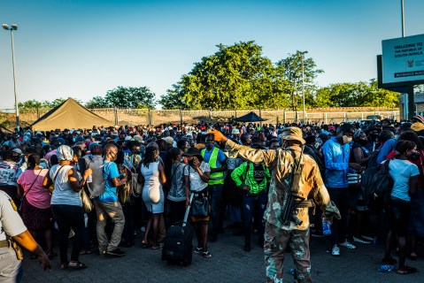 It’s do or die as Zimbabweans descend on Beitbridge to escape month-long lockdown