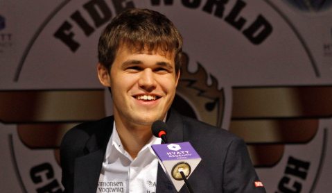 Carlsen  breaks Anand to win chess world title