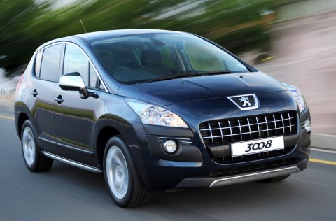Peugeot 3008 1.6 AT: Crossing over in style