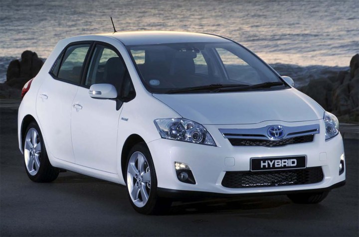 Toyota Auris HSD (2011) review