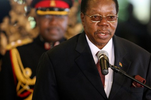 Mutharika announces a whole new cabinet as opposition get impatient