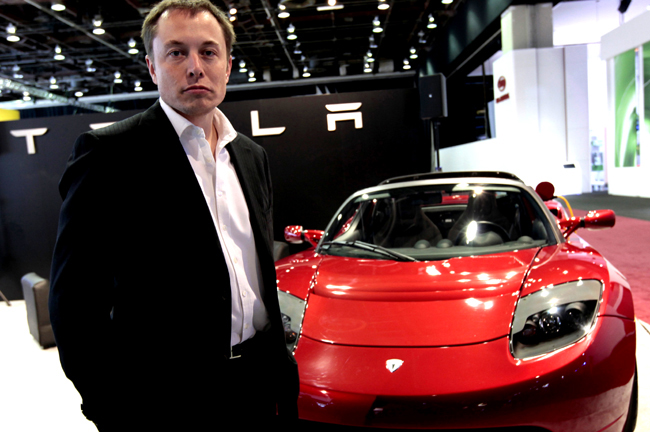 Tesla Roadster smashes electric-vehicle distance record