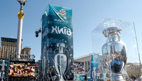 Ukraine plans Euro 2012 crowd control, prostitution a problem