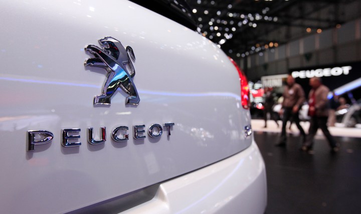 Peugeot presses job cuts as government weighs in