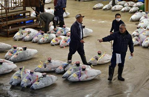 Last orders as Tokyo’s Tsukiji market relocates