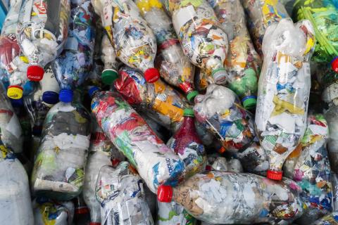 France to set penalties on non-recycled plastic