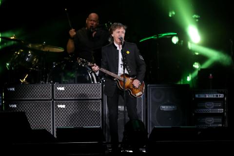 Paul McCartney scores US No. 1 after nearly four decades