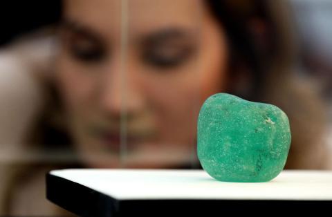 African Miner Finds 1.1-Kilogram Emerald at Kagem in Zambia