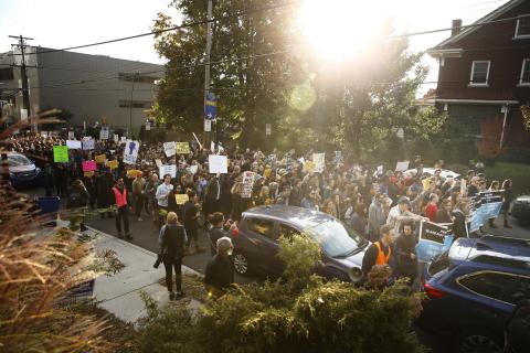 Trump visits Pittsburgh synagogue after shooting, protesters cry foul
