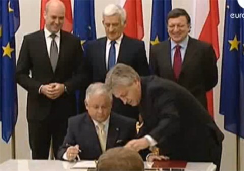 Now just inches from the finish line: Poland signs Lisbon Treaty