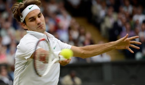 Federer downs Djokovic in Wimbledon semi-final