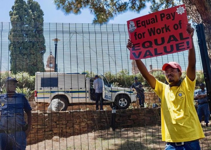 GroundUp: Police call centre workers march to Union Buildings