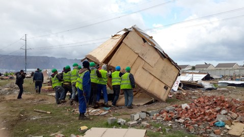 GroundUp: Accusations fly as Nomzamo informal settlement is turned to rubble and mud