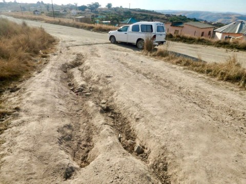 Eastern Cape taxis threaten ‘strike’ unless road is tarred