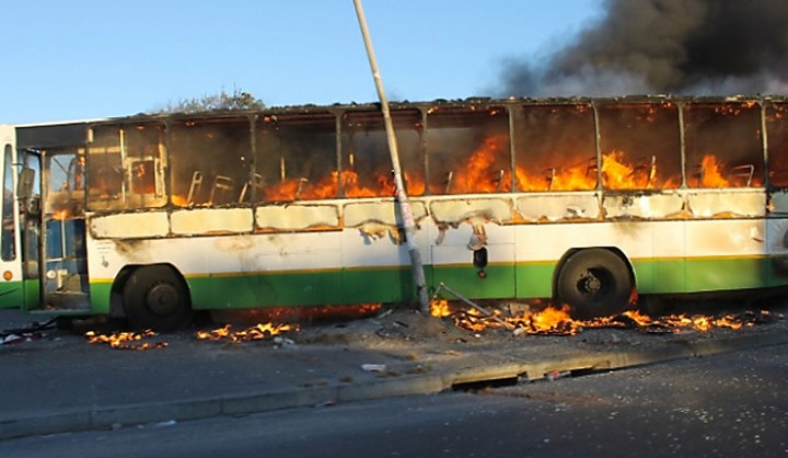 GroundUp: Taxi drivers burn vehicles, attack reporters in Nyanga