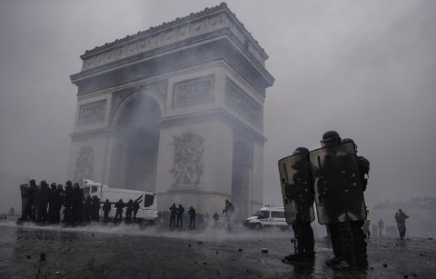 Paris shops, monuments to close as fears of protest violence mount