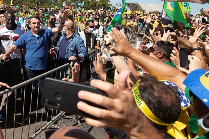 Brazil judge orders Bolsonaro to wear a mask due to COVID-19