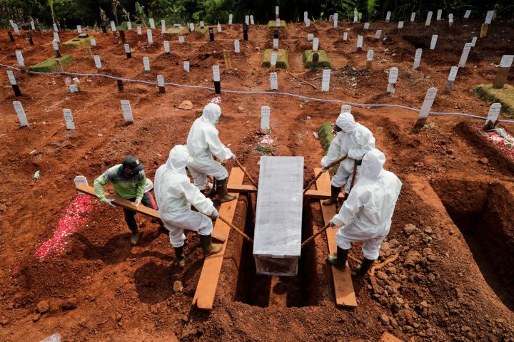 Global coronavirus pandemic passes ‘agonizing milestone’ of a million deaths