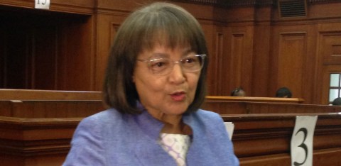 Patricia De Lille gets to keep her mayoral chain, for now