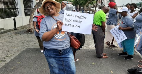Protesters demand that poor communities have access to healthy food