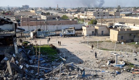 Terrified families emerge from rubble after battle of Ramadi
